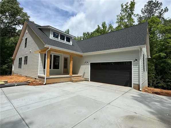 106 Armory Ct, Ninety Six, SC 29666