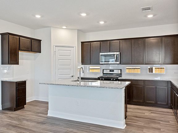 4th image of 17609 Gilberto Dr