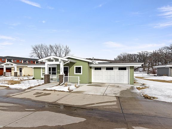 3rd image of 303 Oak Hill Ct