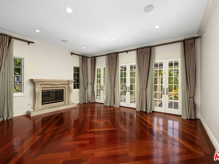 314 N Palm Dr — Photo 9