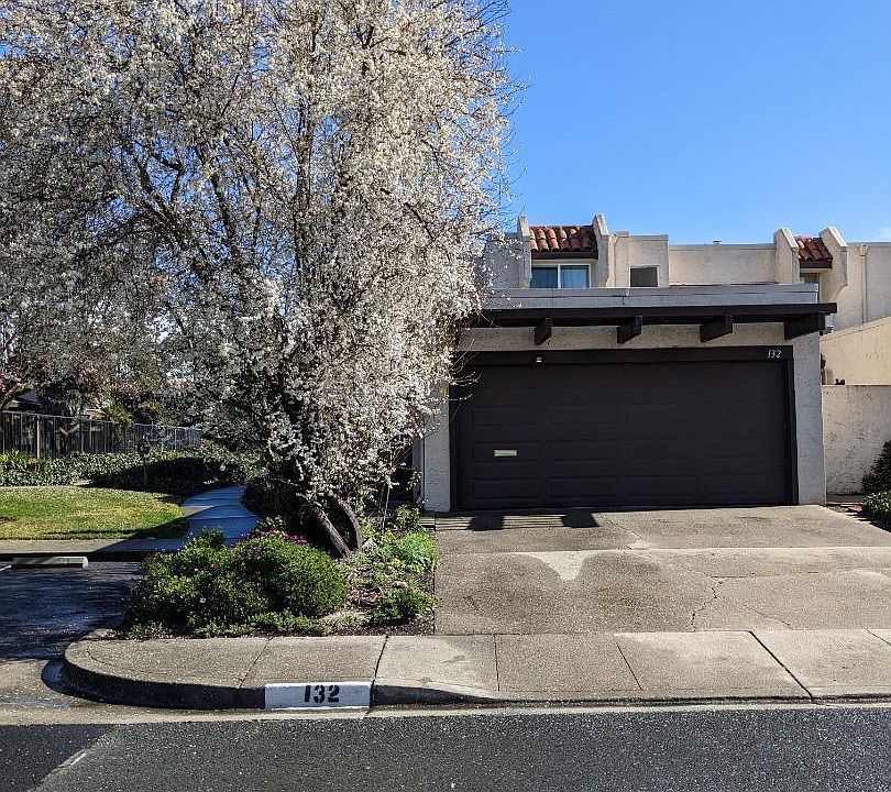 1st image of 132 Villa Dr