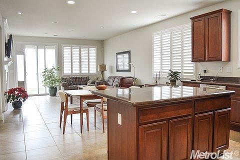 3rd image of 2376 Shadow Berry Dr