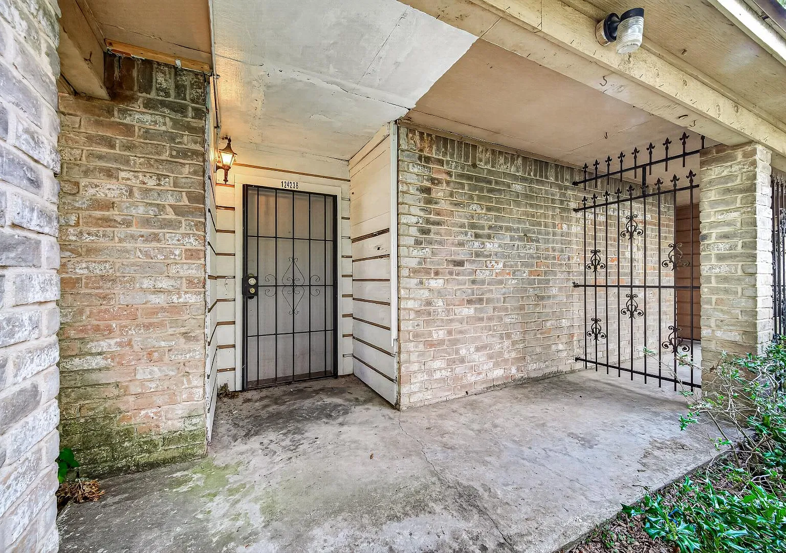 12423 W Village Dr - B — Photo 4