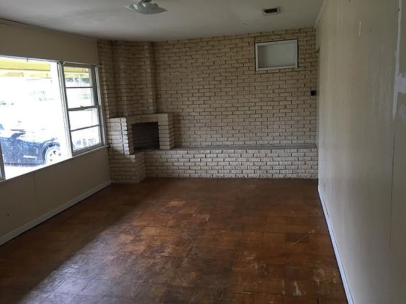 3rd image of 3024 Meadows Dr