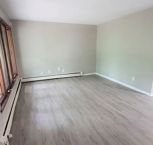 Douglas Oaks — Photo 1