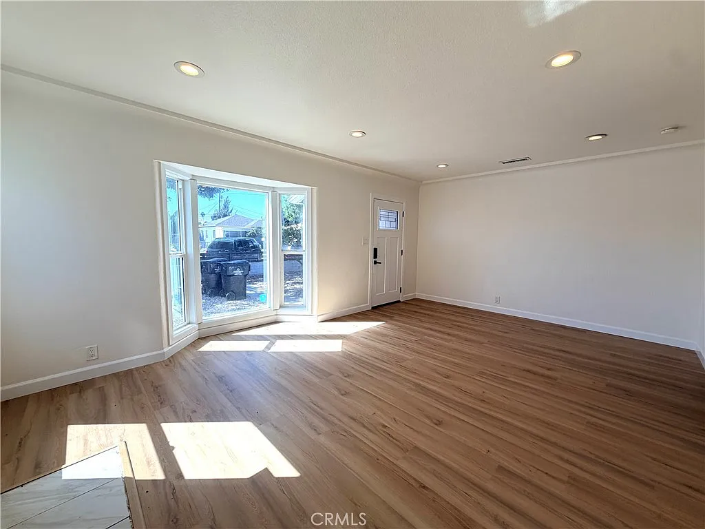3 bed, 1350 sqft, $3,800 — Photo 4