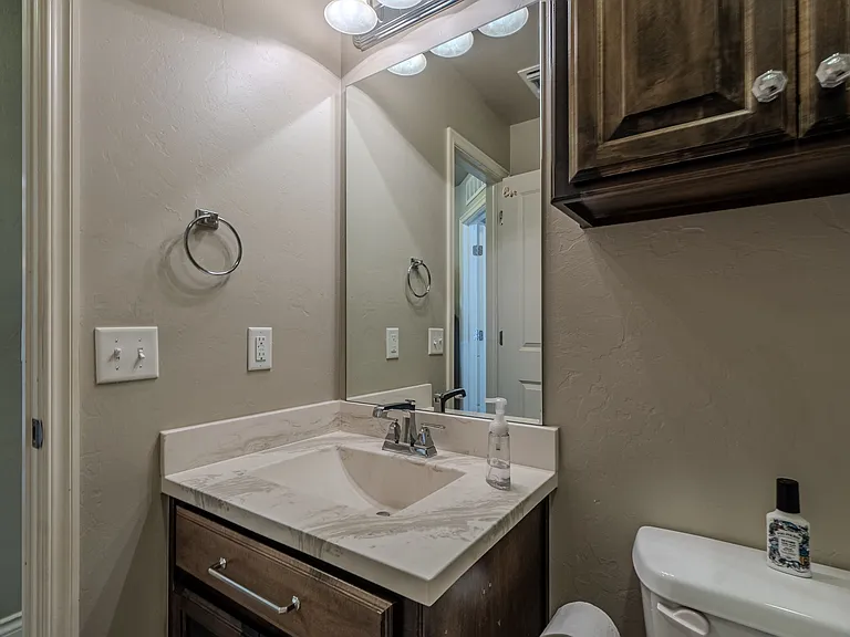 19213 Blanco Dr — Photo 31