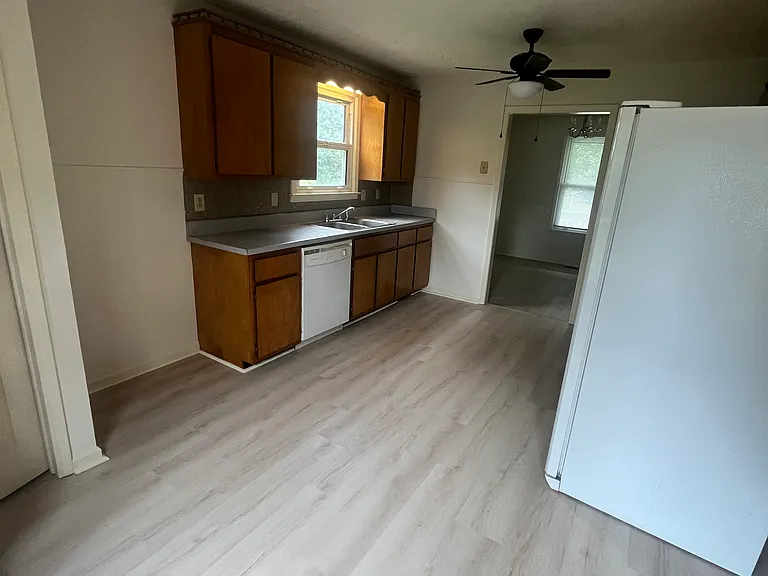 2218 Kim Dr — Photo 4