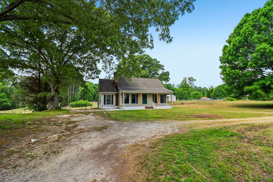 Hitchcock Rd-S2404-001.jpg