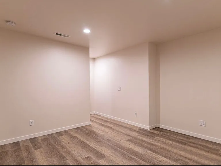 1172 Dahnovan Dr — Photo 8