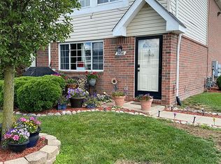29860 Donna Ln, Chesterfield, MI 48047
