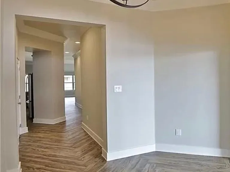 6310 Stadium Dr — Photo 2