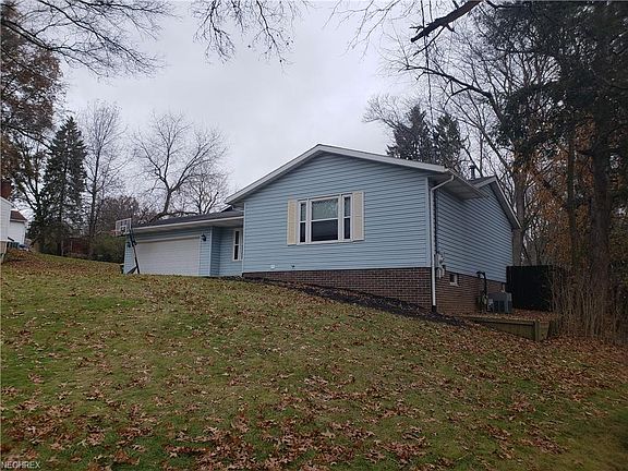 2nd image of 806 Sherwood Dr