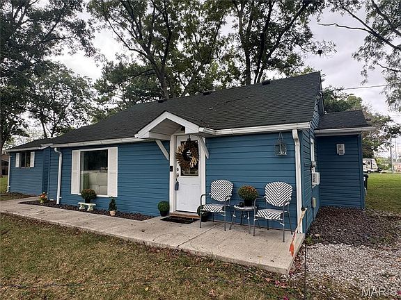 2nd image of 208 S Walnut St