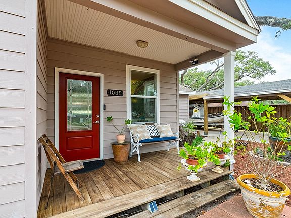 2nd image of 1039 N Magnolia St