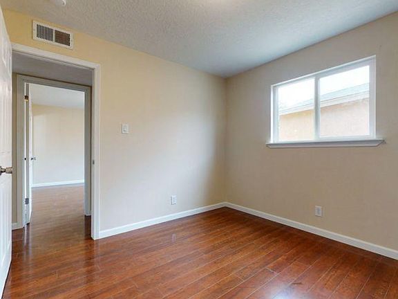 4th image of 12437 Grand Ct NE