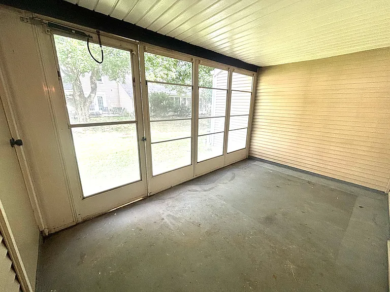 1414 Cambridge Ct — Photo 17