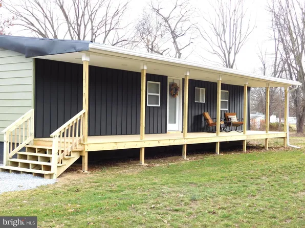 271 Charity Cir, Falling Waters, WV 25419