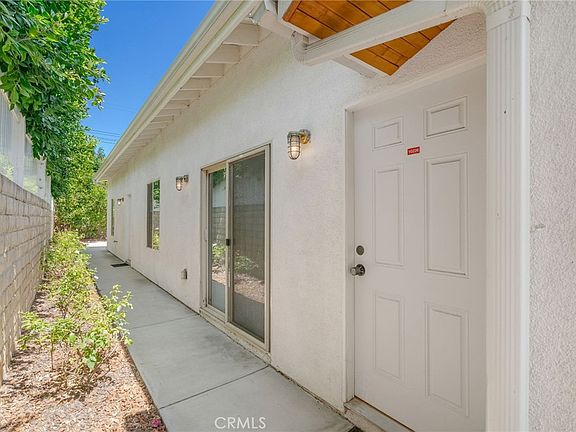 3rd image of 10228 Encino Ave