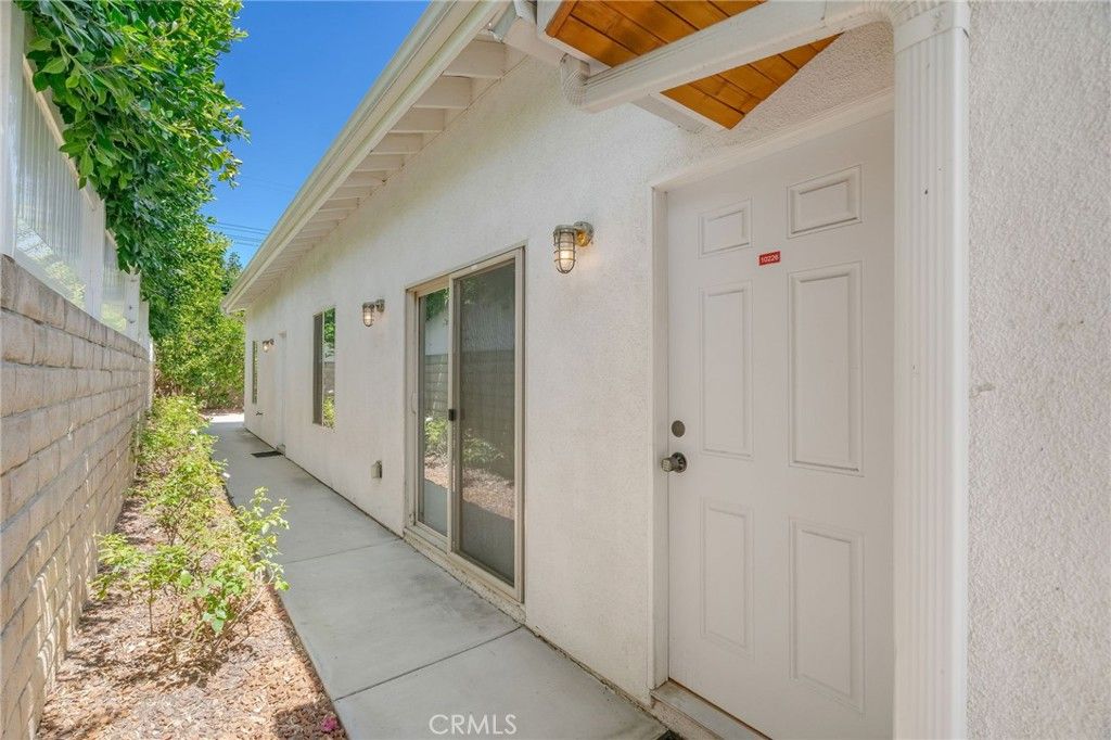 10228 Encino Ave, Northridge, CA - View 3