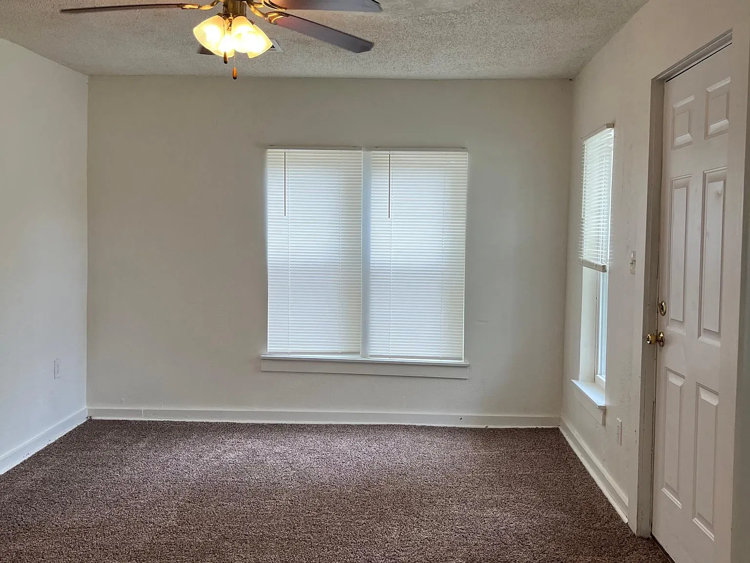3 bed, 1300 sqft, $950 — Photo 3