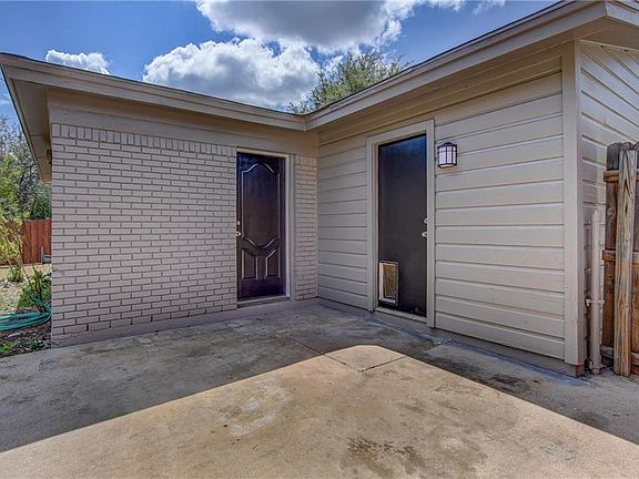 4th image of 860 Jerry Ln