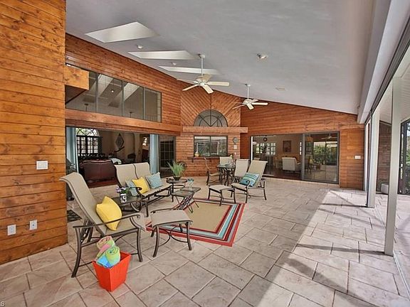 Covered Lanai Seating