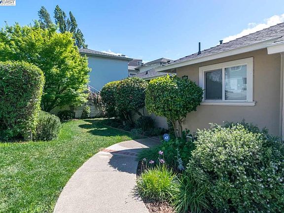 2nd image of 15975 Cambrian Dr