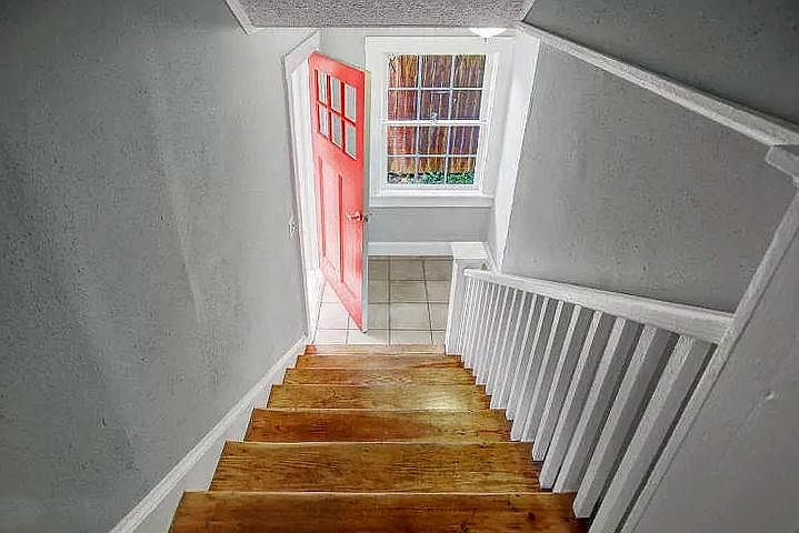 Entrance & stairwell