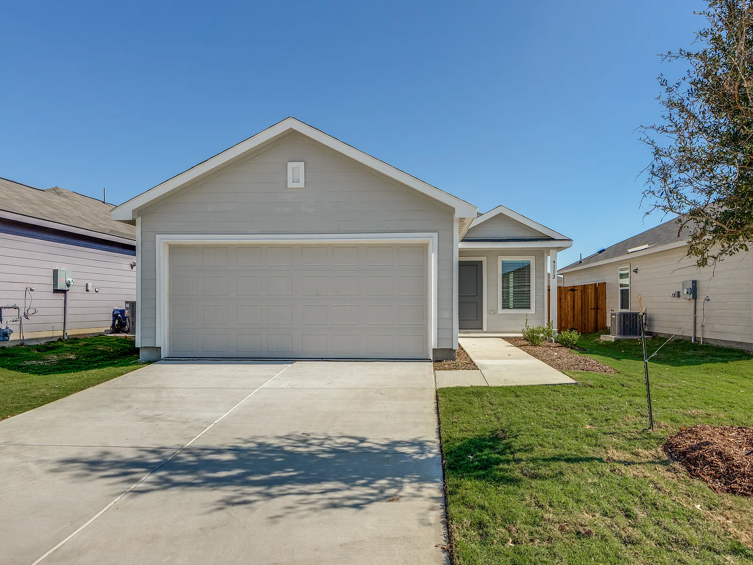 3 bed, 1267 sqft, $2,300 — Photo 3