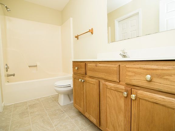5th image of 3921 Greenbrier Dr #A