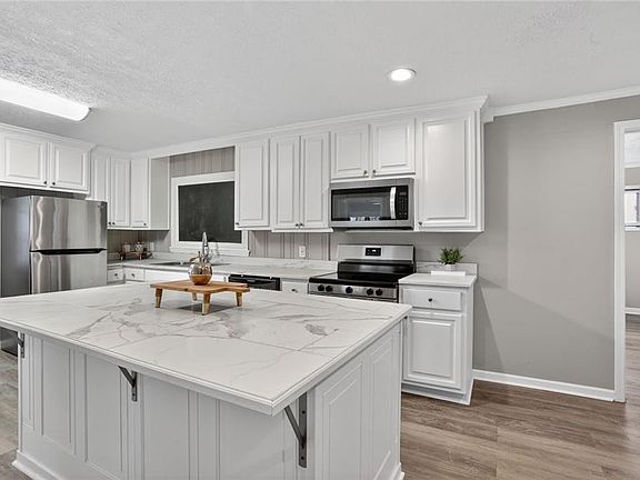 4th image of 1705 Ridge St