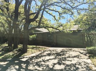 5720 Rockhill Rd, Fort Worth, TX 76112