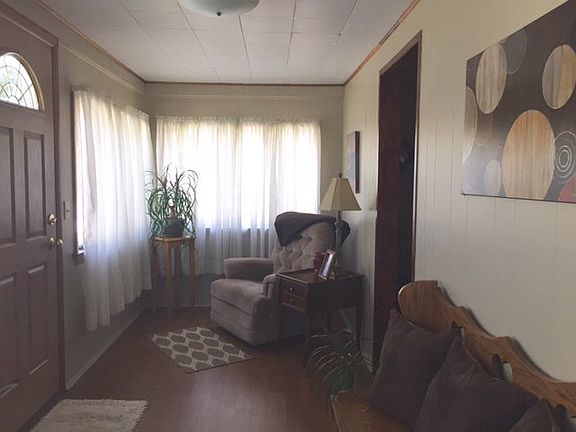 4th image of 128 Broad St