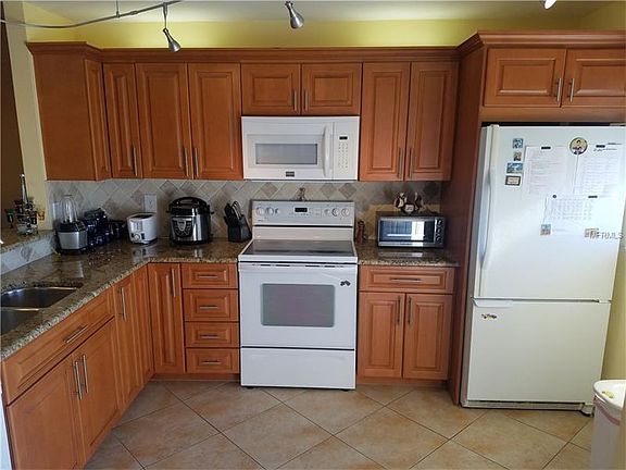 4th image of 719 Pinellas Bayway #302