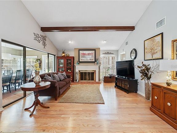 3rd image of 6 Orange Blossom Dr
