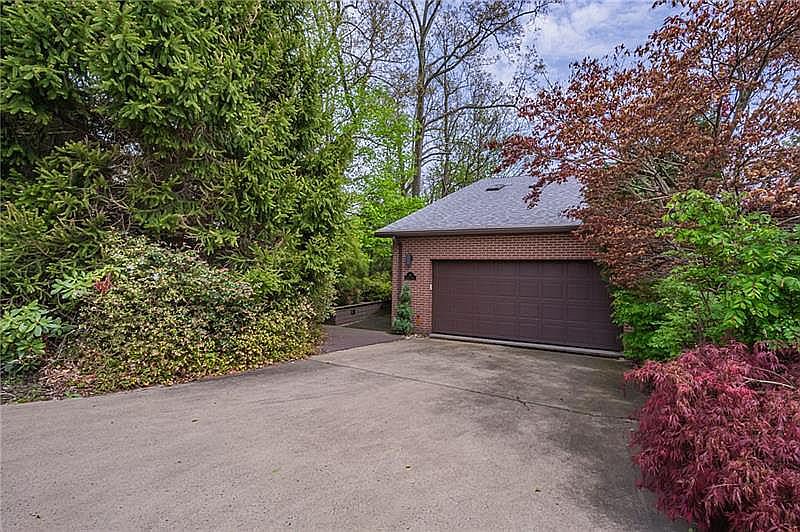 1st image of 25 Lakeridge Dr