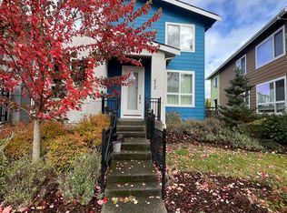 672 SW 100th St, Seattle, WA 98106