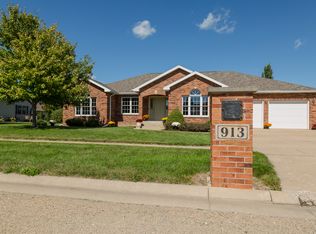 913 33rd St, Peru, IL 61354