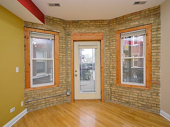2nd image of 1336 W Greenleaf Ave APT 1E