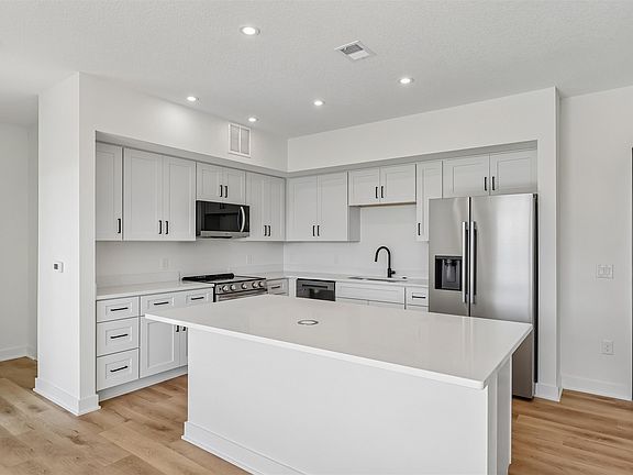 2nd image of 1310 Murphy St #211