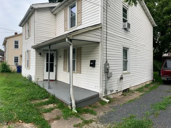64 Pine St, Beverly, NJ 08010