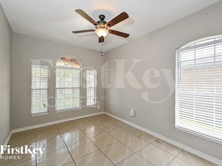 4447 Donalbain Dr — Photo 13