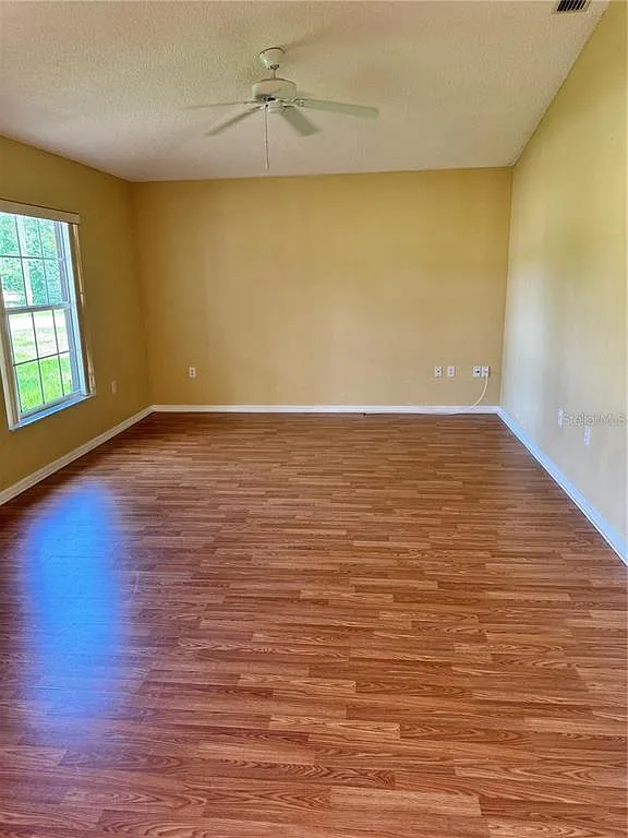 4 bed, 3.0 bath, 1907 sqft, $2,000 — Photo 2