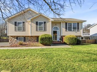 3102 Cedarmeade Dr, Roanoke, VA 24014