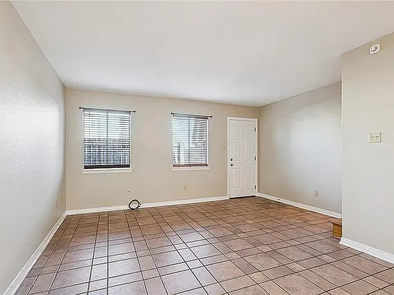 2 bed, 1.5 bath, 1000 sqft, $1,800 — Photo 4