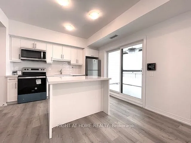 15 Kneeshaw Dr #102 — Photo 2