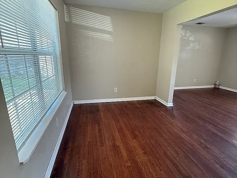 1319 W Theo Ave — Photo 7