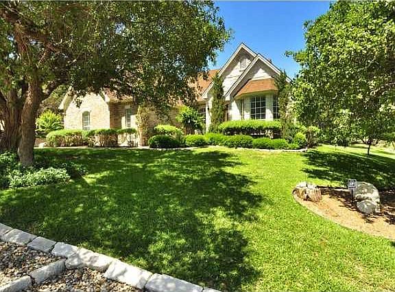 2nd image of 207 Los Altos Dr