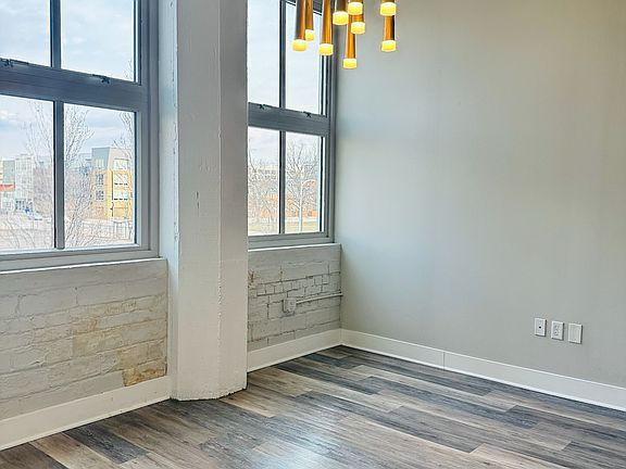 4th image of 113 E 3rd St APT 221